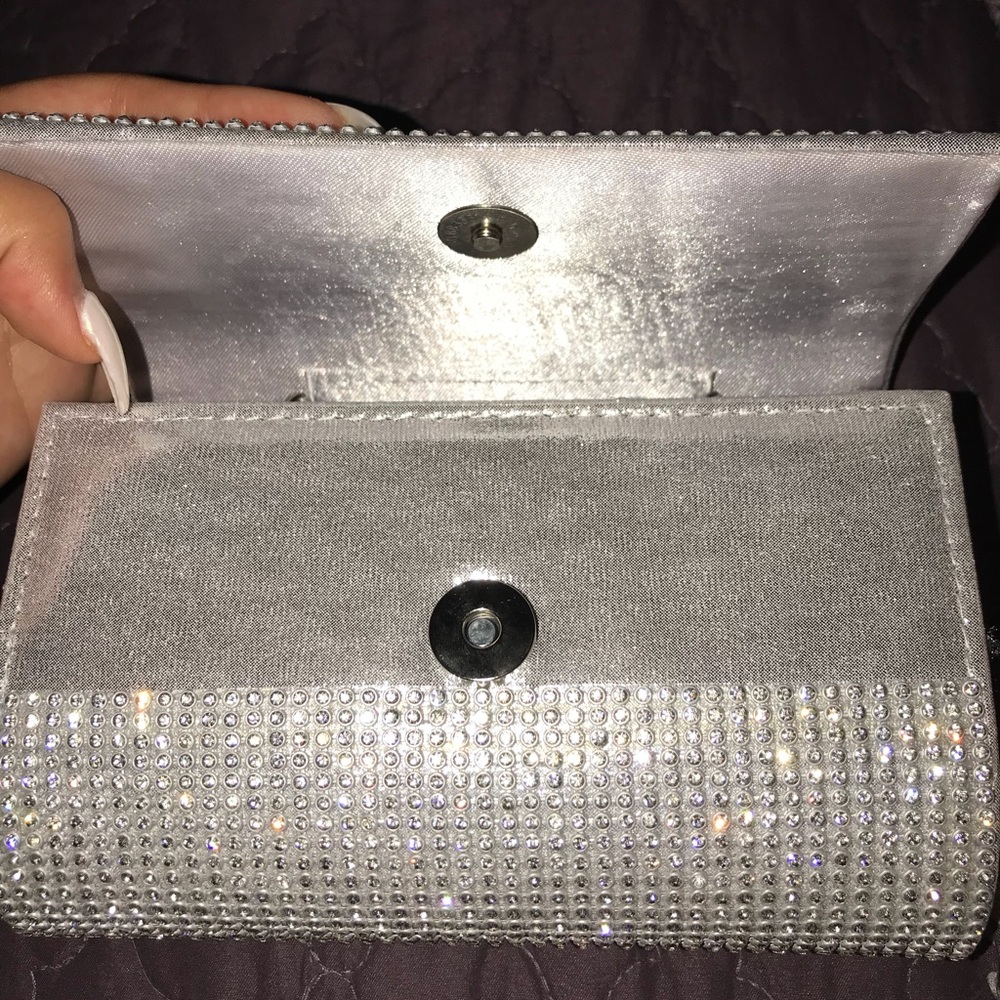 Silver Clutch - Picture 5 of 5